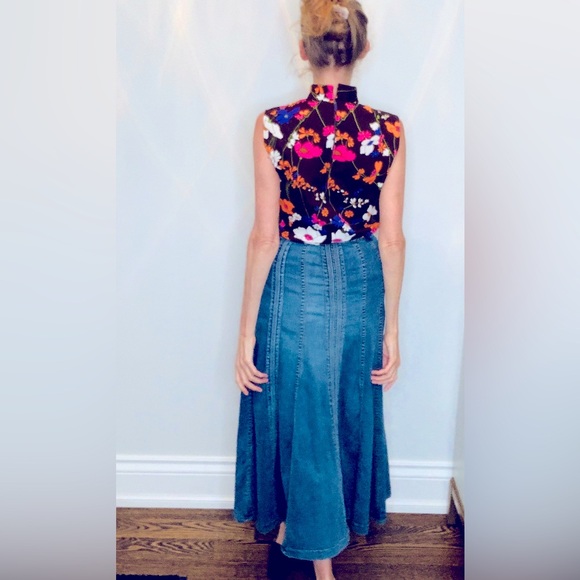 Genuine 60’s Top 🌸 Sleeveless🌸Gorgeous Dark Brown w/ Colorful Flowers🌸 - Picture 4 of 12